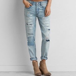 AEO Distressed Tomgirl Jeans 🦋